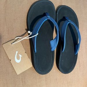 OluKai womens flip flops navy/black 6